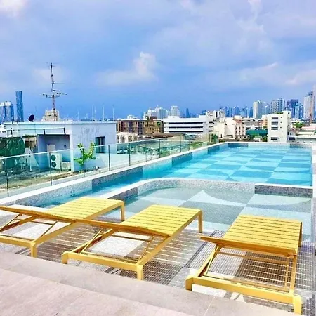 The Quarter Onnut By Uhg Hotel
