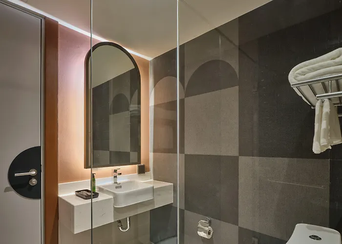 Hotel The Quarter Onnut By Uhg - Close To Bitec, Cloud 11, 40 Minutes To Suvarnabhumi Airport 4*
