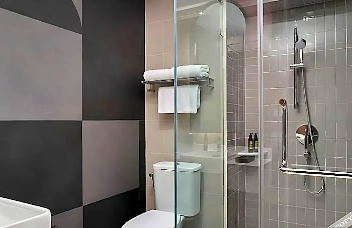 Hotel The Quarter Onnut By Uhg - Close To Bitec, Cloud 11, 40 Minutes To Suvarnabhumi Airport Bangkok